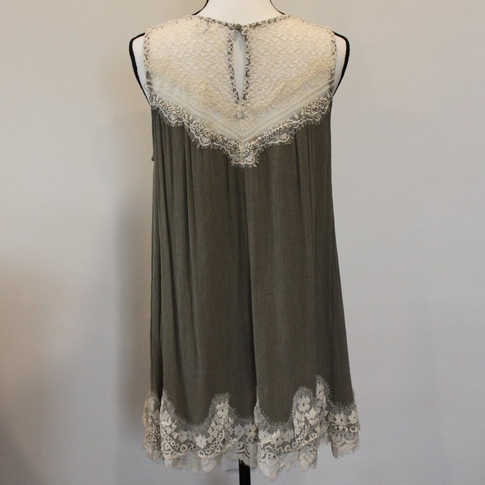 Umgee Sleeveless Dress With Floral Lace Detail Olive Green Size Medium - Picture 5 of 9